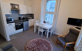 Farina No6, Sea View Apartment Sleeping 4 Guests