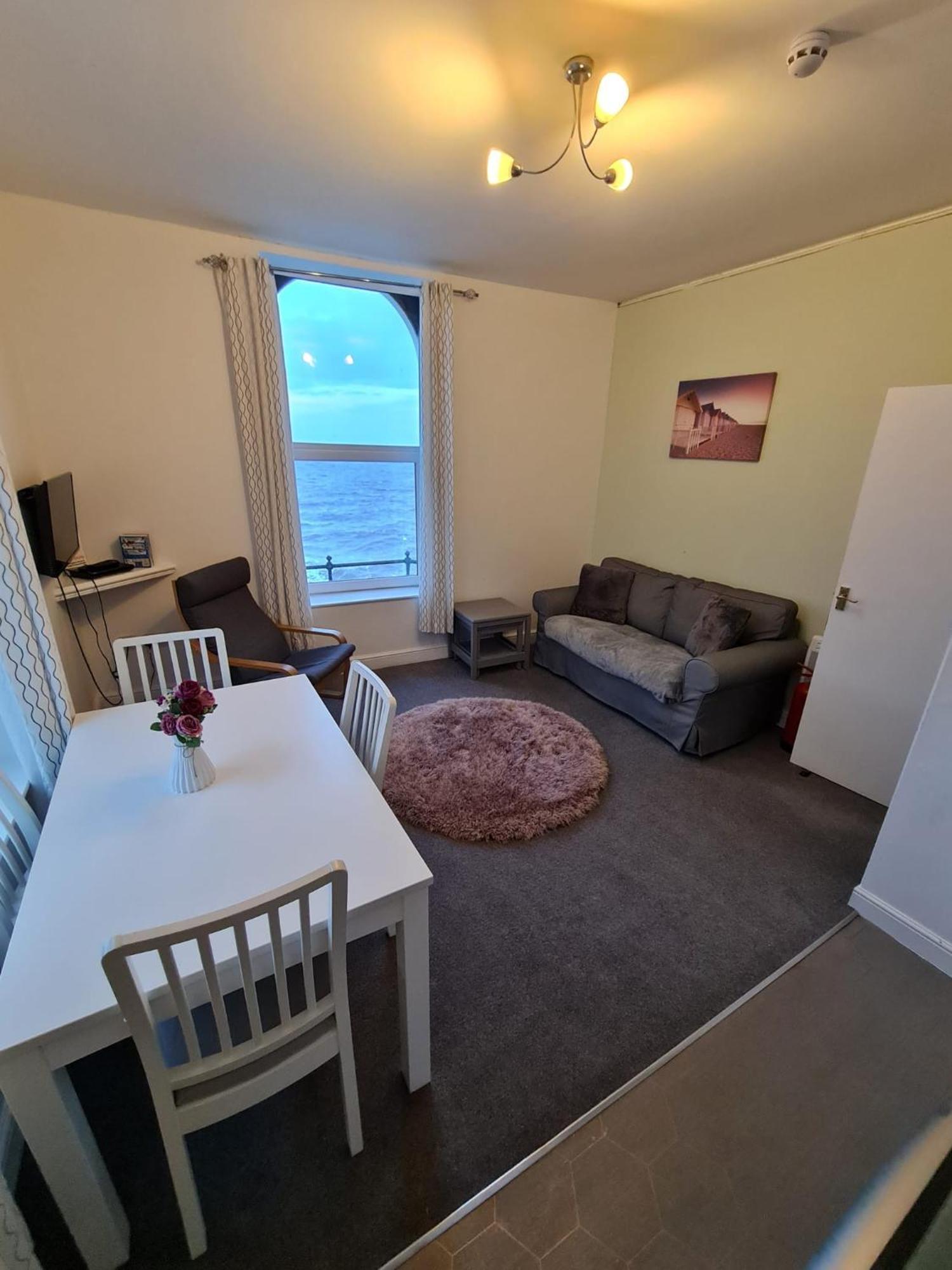 Farina No6, Sea View Apartment Sleeping 4 Guests Bridlington Exterior photo