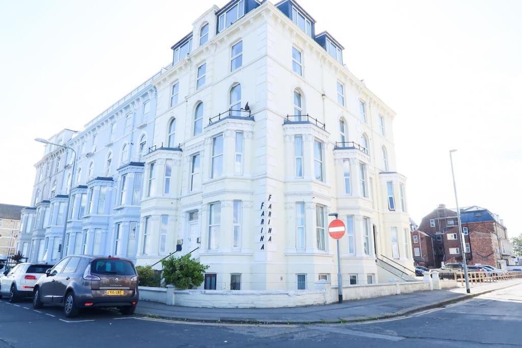 Farina No6, Sea View Apartment Sleeping 4 Guests Bridlington Exterior photo